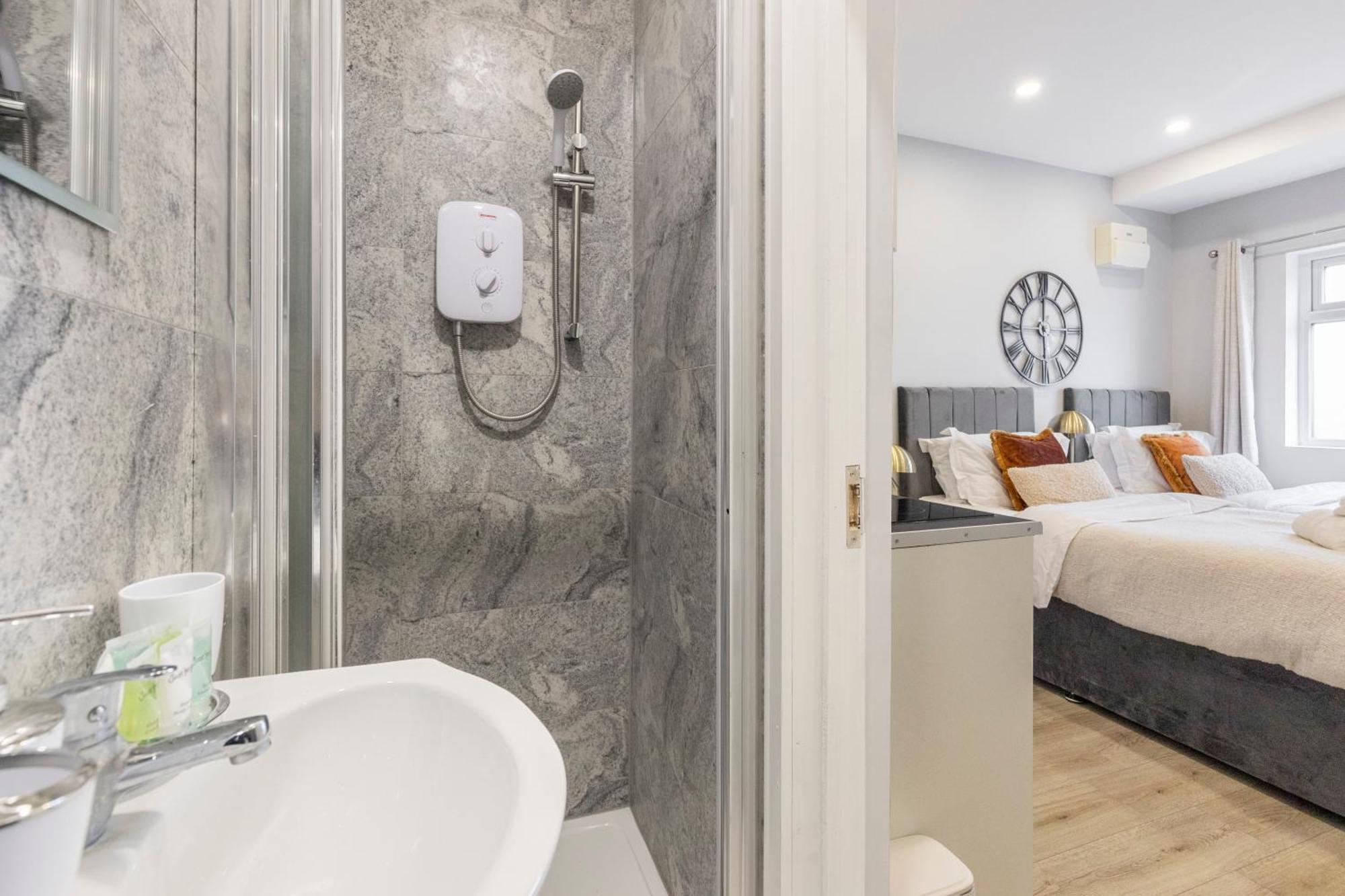 Trendy Twin Studio Modern Comfort For 2! Appartamento