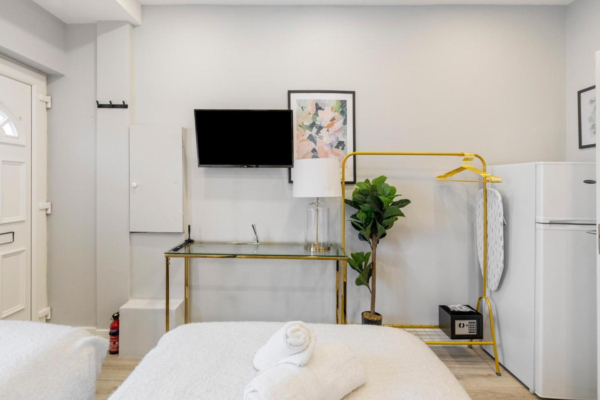 Trendy Twin Studio Modern Comfort For 2! Appartamento *