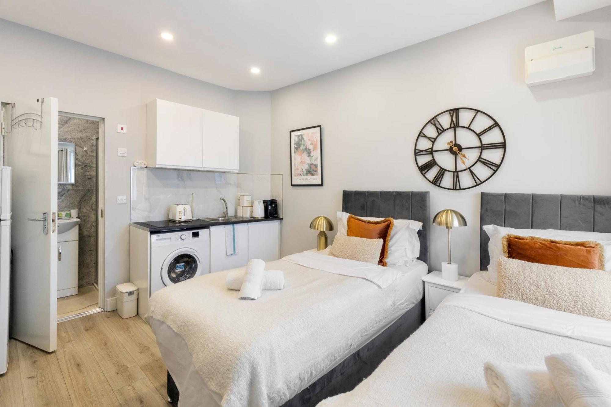 Trendy Twin Studio Modern Comfort For 2! Appartamento Londra